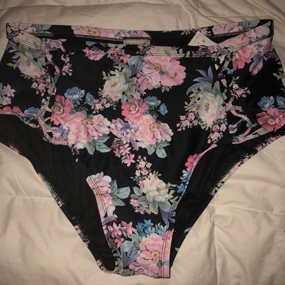 Cage style swim suit bottom